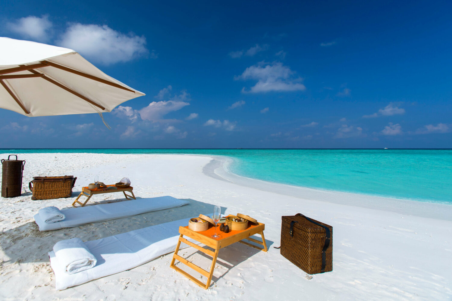 picnic at the beach-gili lankanfushi maldives