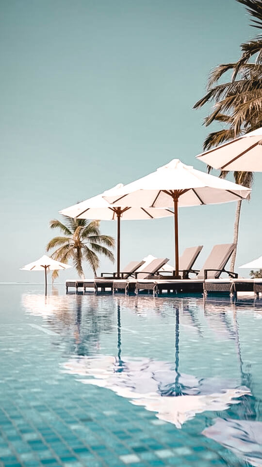 infinity pool hotel-conrad maldives rangali island