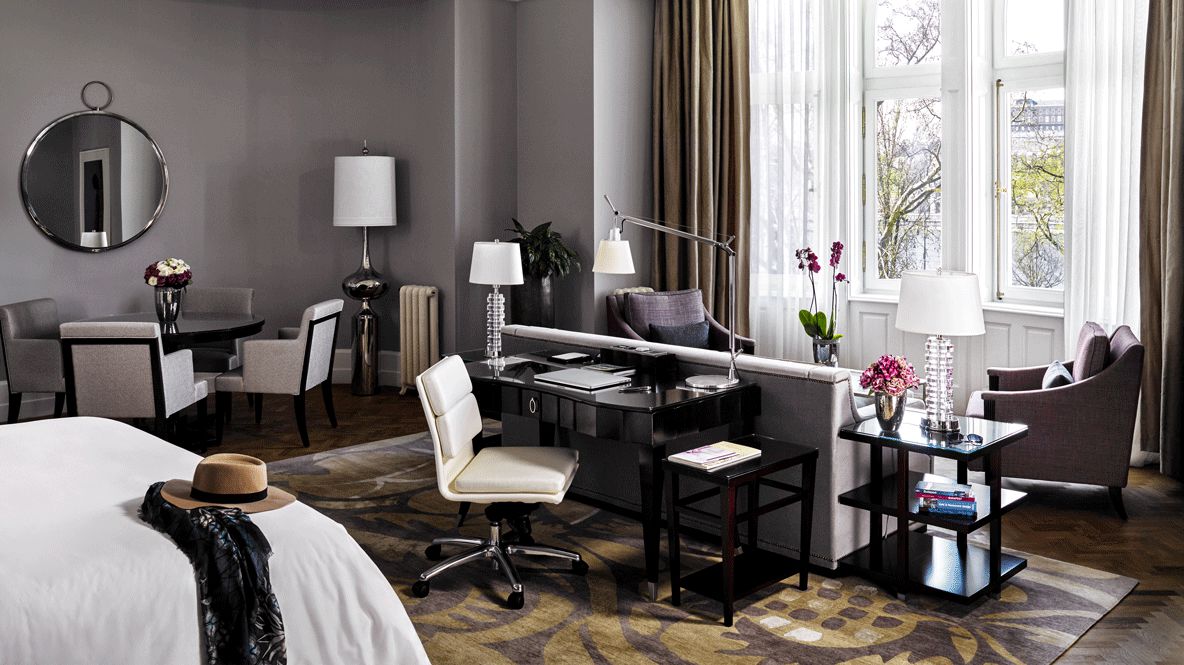 bedroom suite-four seasons hotel gresham palace budapest