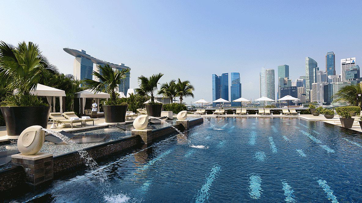 rooftop pool skyline-mandarin oriental singapore