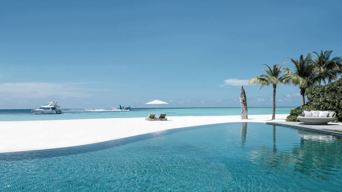 infinity pool-four seasons private island at voavah