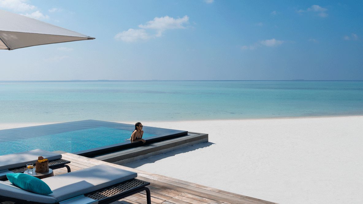 private plunge pool-four seasons private island at voavah