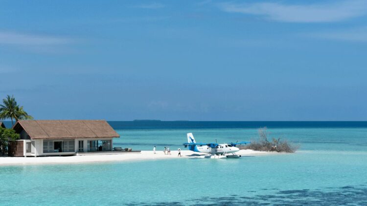 waterplane-four seasons private island at voavah