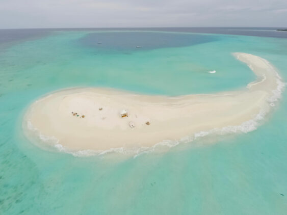 sandbank indian ocean-soneva fushi maldives