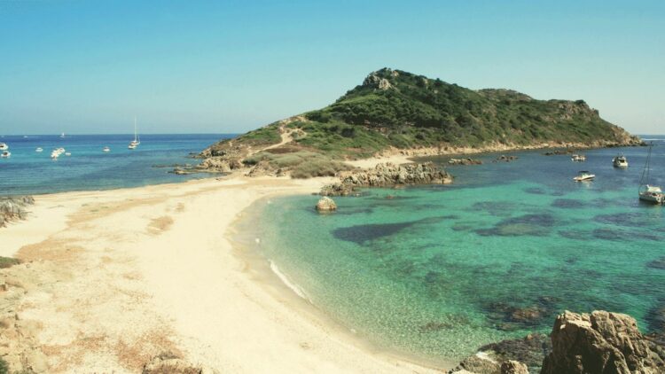 hotels in heaven villa marie location green blue water sand boats island nature stone sea amazing sunny