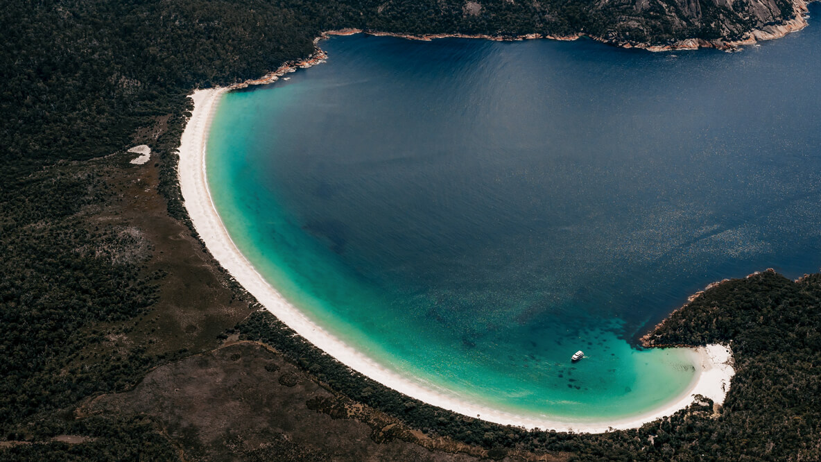 beach bay-saffire freycinet tasmania