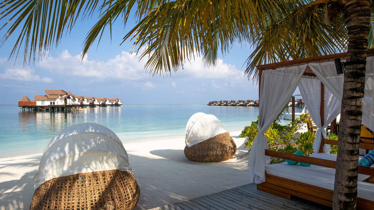 beach view-jumeirah vittaveli maldives