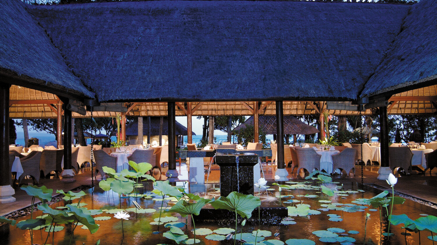 cozy luxurious restaurant seminyak-the oberoi beach resort bali