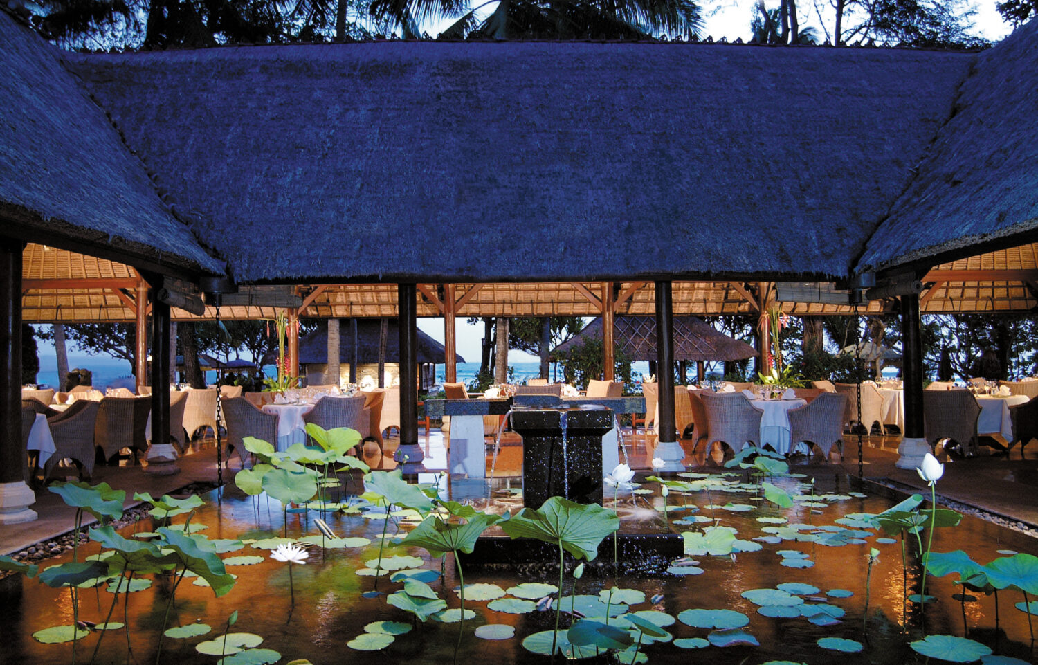 cozy luxurious restaurant seminyak-the oberoi beach resort bali