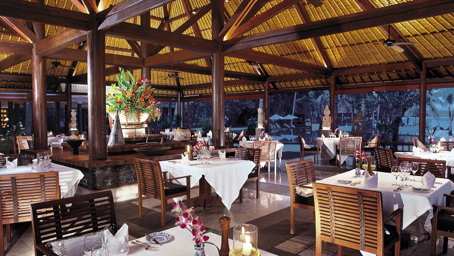 fine dining lumbung restaurant-the oberoi beach resort lombok