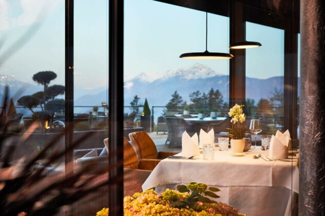 restaurant table-hotel chalet mirabell