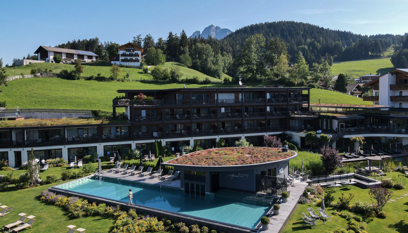 hotel-chalet-mirabell-pool-front-view