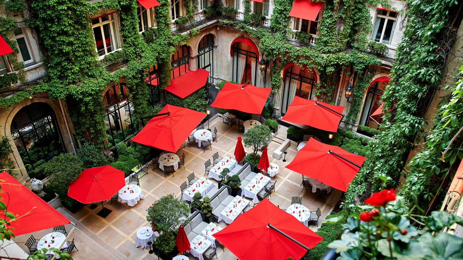 hotel-plaza-athenee-cour-jardin