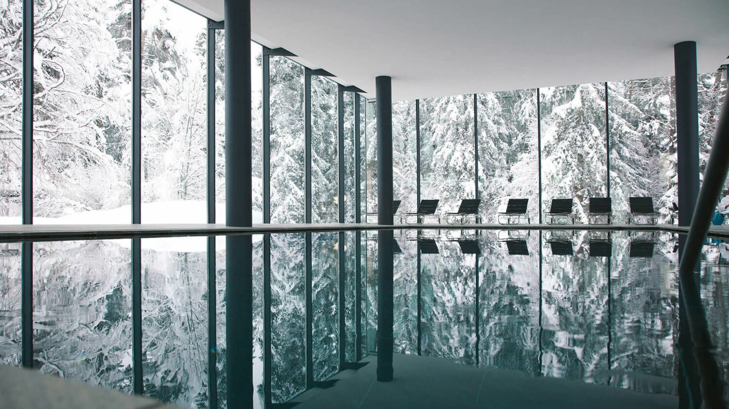 waldhaus-flims-winter-inside-pool-glass-view