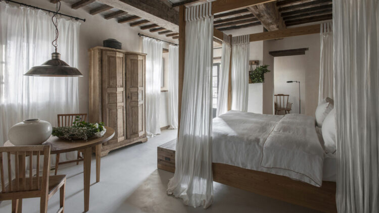 monteverdi-tuscany-luxury-room-ofero