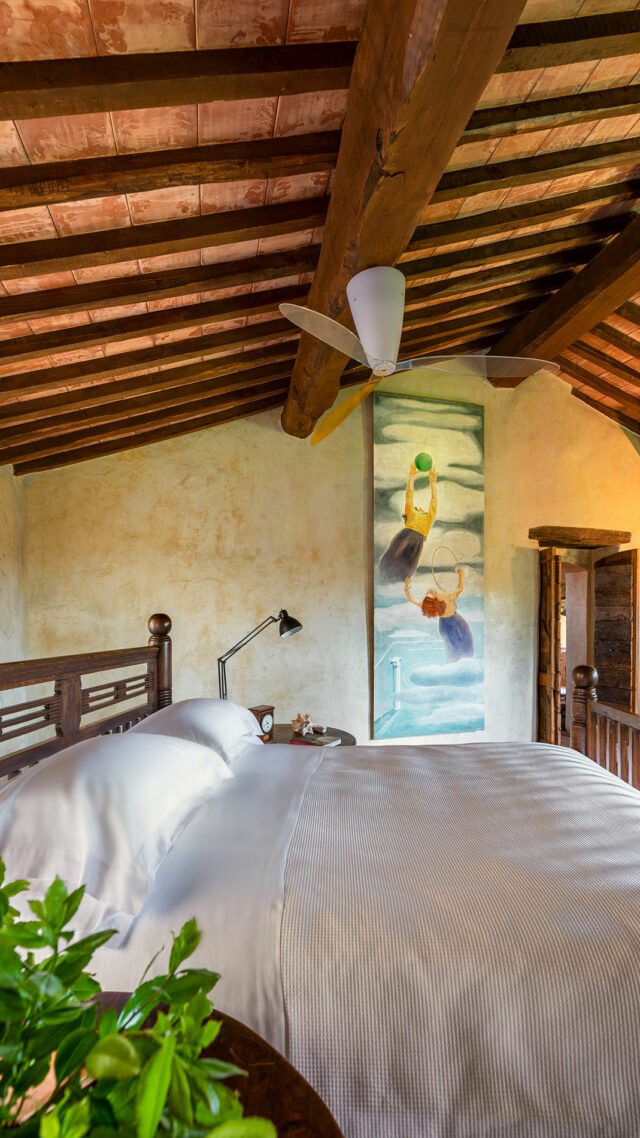Castello-di-Vicarello_bedroom_mobile
