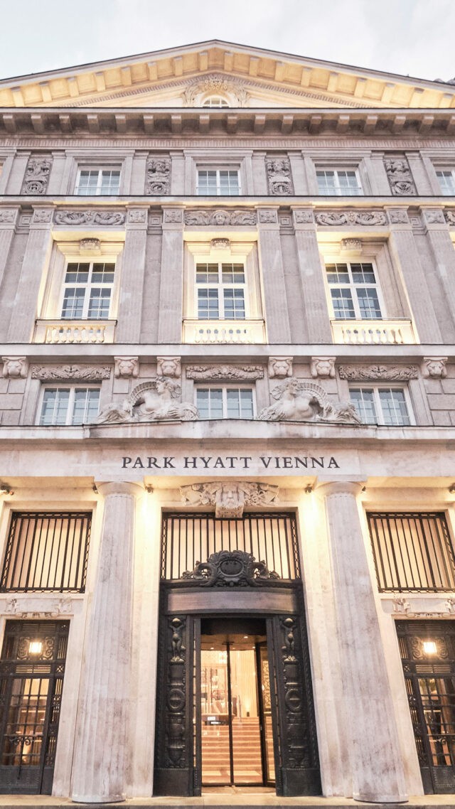 Park-Hyatt-Vienna_entrance-mobile