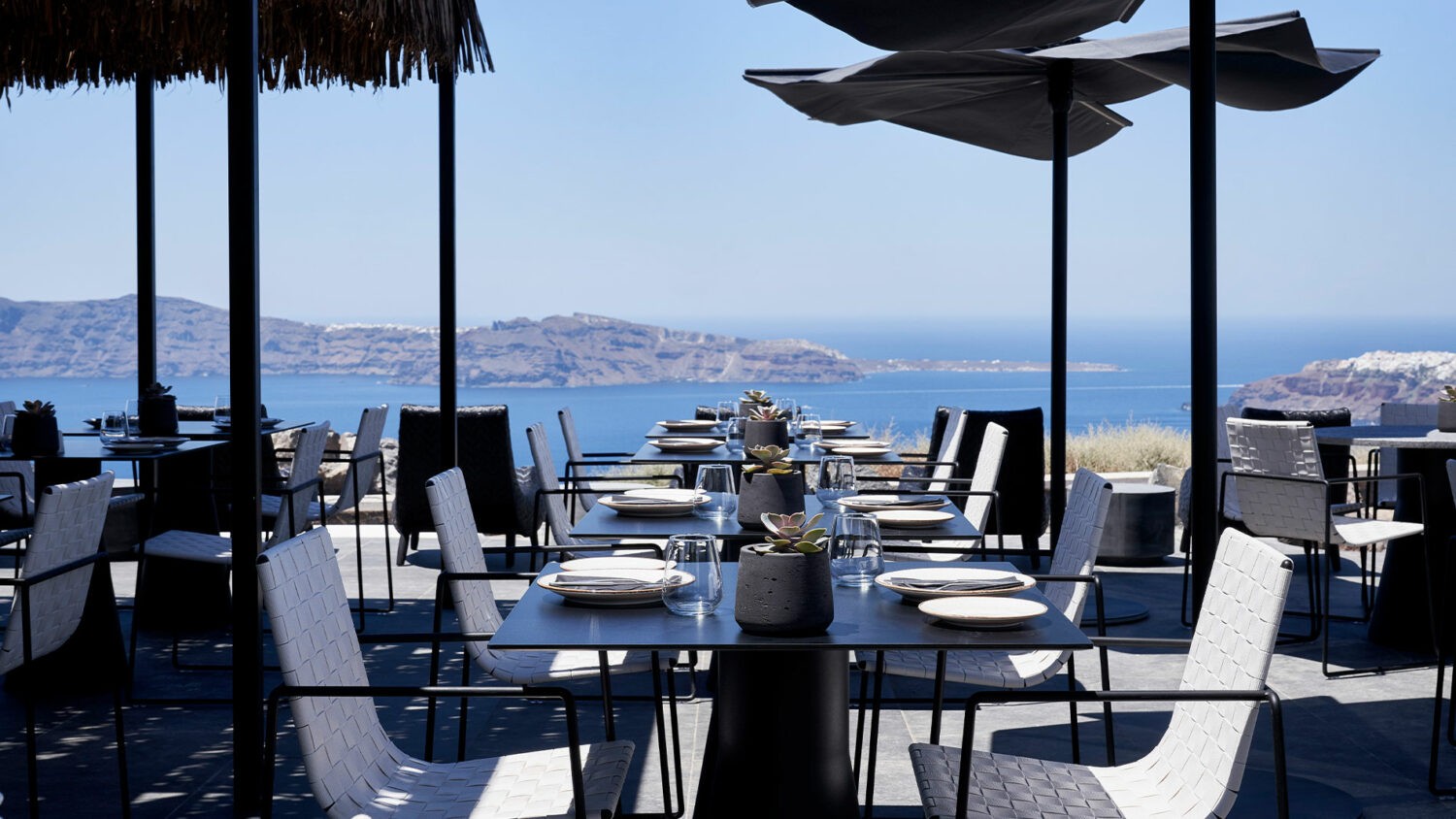 OMMA-Santorini_Pool-Bar-restaurant