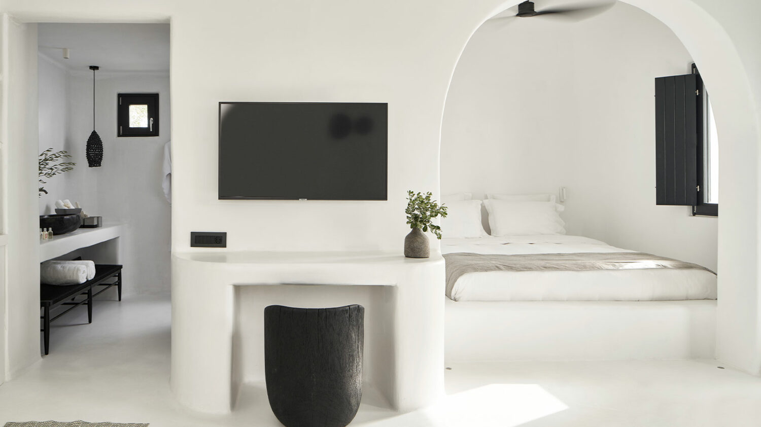 OMMA-Santorini_Premium-Suite-interior