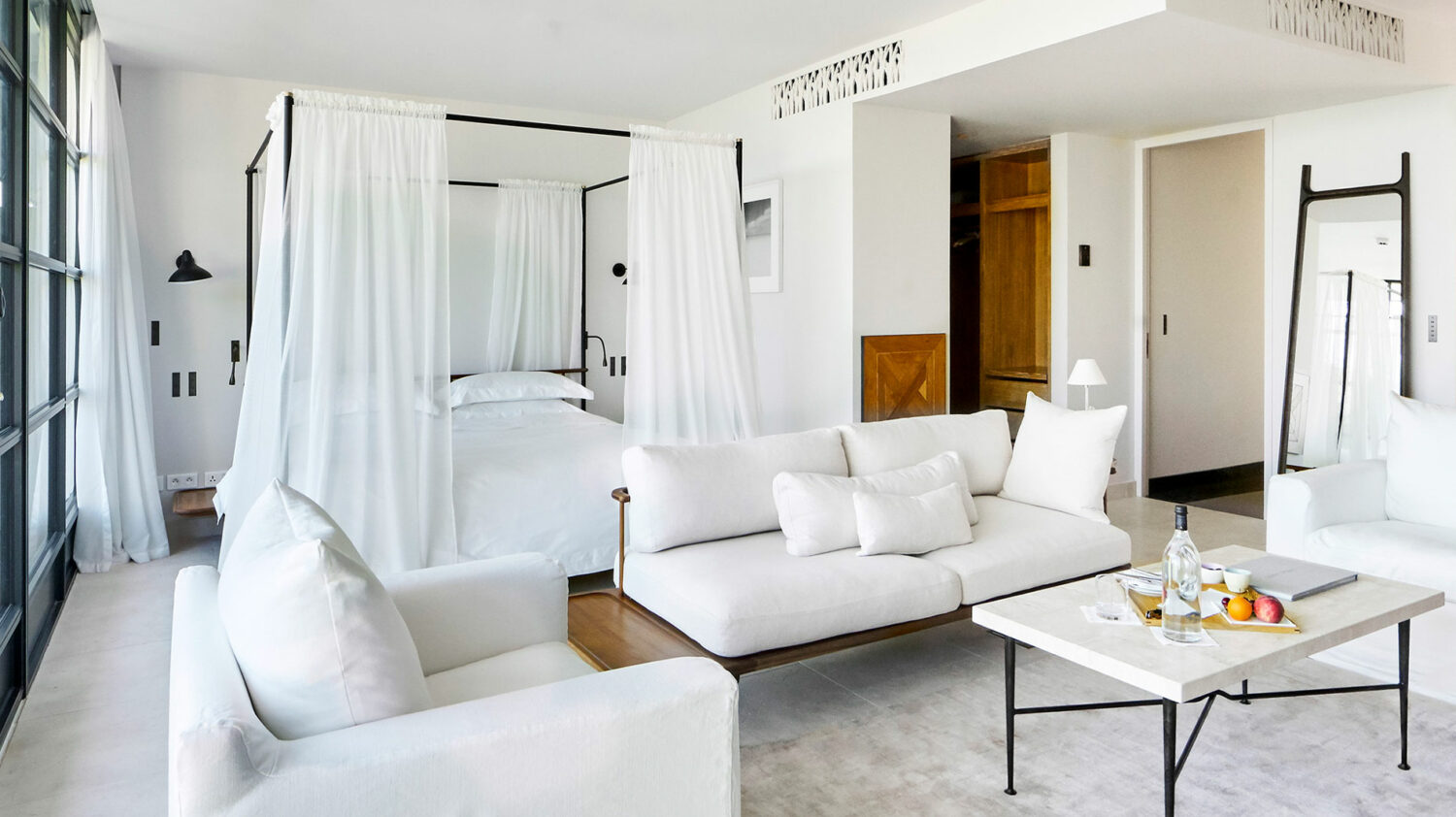 Villa-La-Coste_bedroom-white