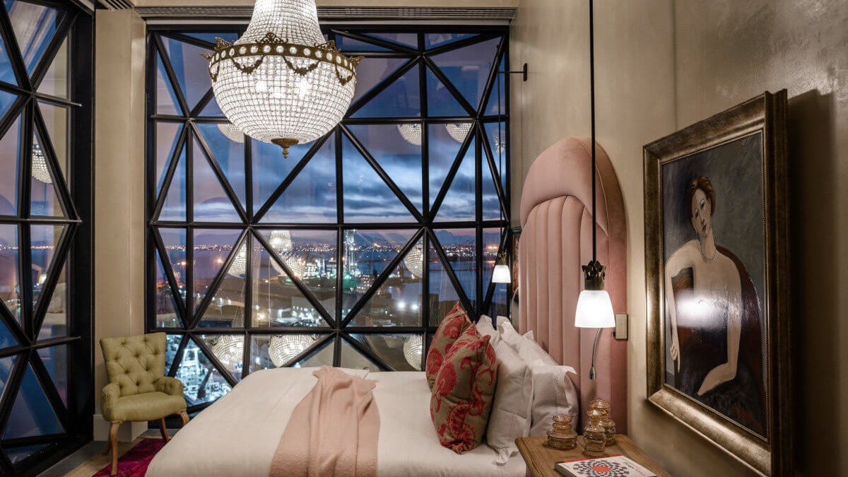 the_silo_hotel_cape_town_bedroom_night_view