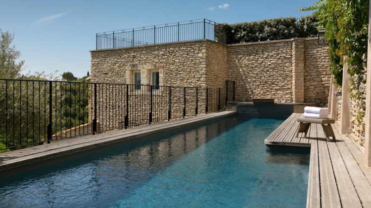 Airelles-Gordes-La-Bastide_Exterior-pool