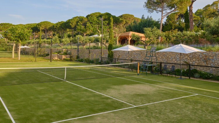 Chateau-de-la-Messardière-Tennis-court