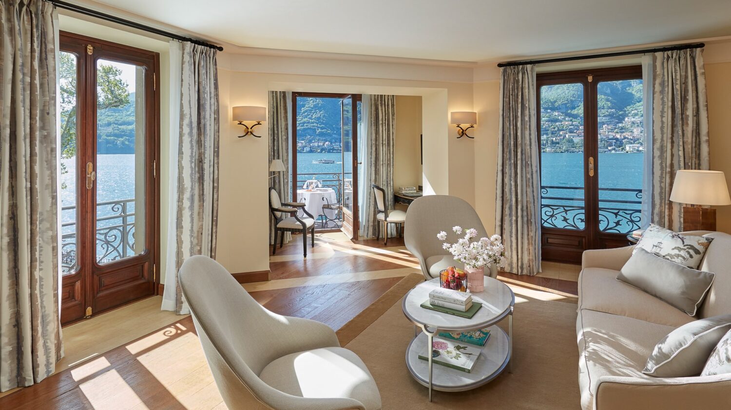 Mandarin_Oriental_Livingroom-lake-views