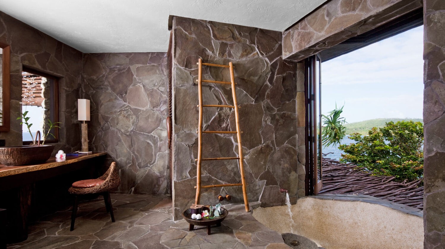 COMO_Laucala_Island_Peninsula Villa - Bathroom 1